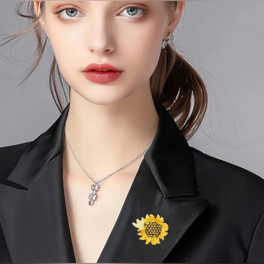 Sunflower + Bee Rhinestone Fashion Brooch, Pin, Bling, Sparkly, Yellow, Black - Picture 15 of 16
